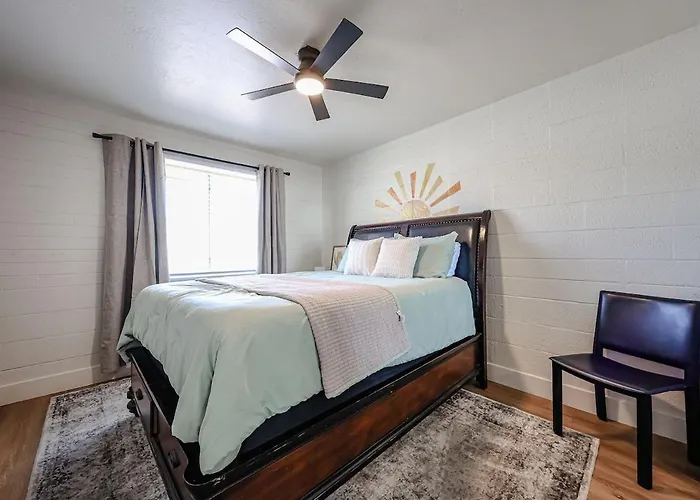 #5 Sunny Midtown Skyline Cool Comfy Affordable Apartment Phoenix