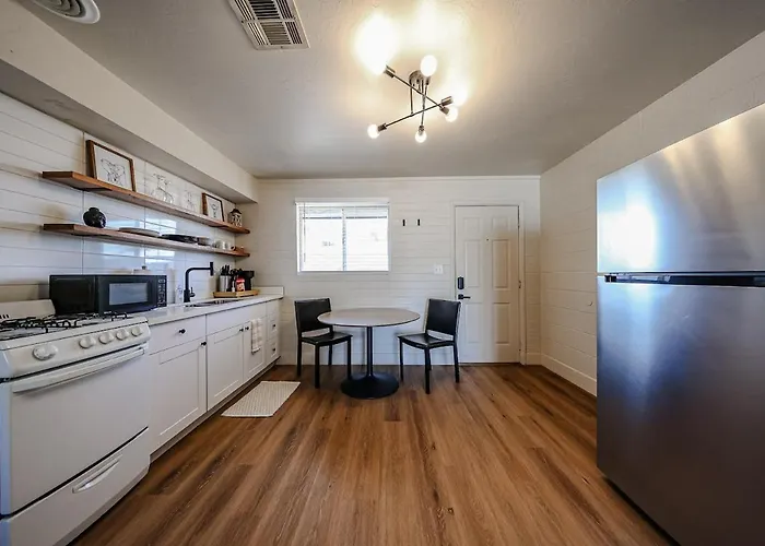 #5 Sunny Midtown Skyline Cool Comfy Affordable * Phoenix