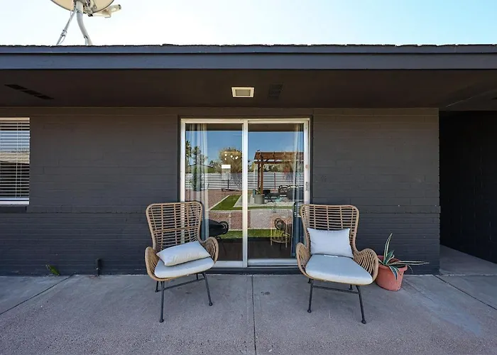 #5 Sunny Midtown Skyline Cool Comfy Affordable *